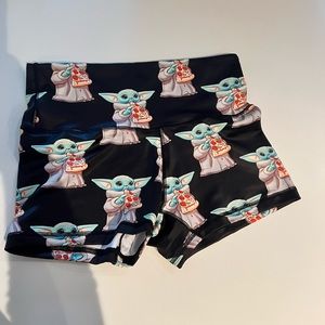 United lifters womens large baby Yoda / pizza shorts